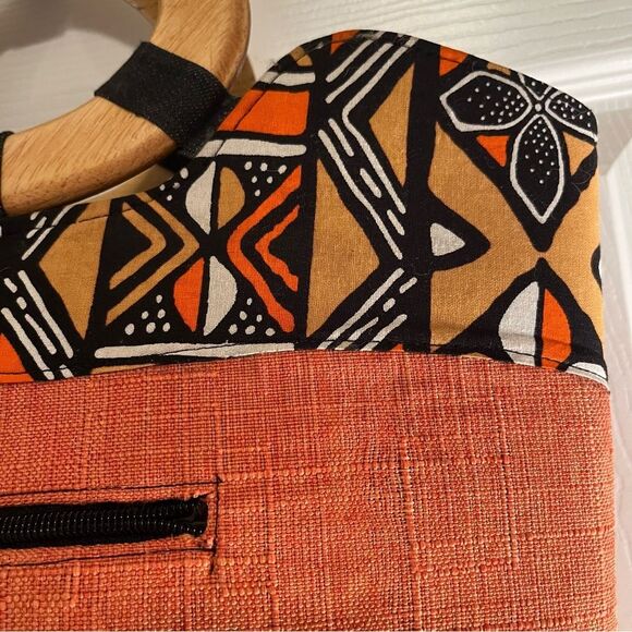 Masika Hand Woven Raffia Fibers African Bag with Wooden Handle - Picture 4 of 10